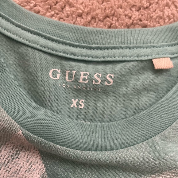 XS guess T_shirt.white and blue . - Picture 2 of 3